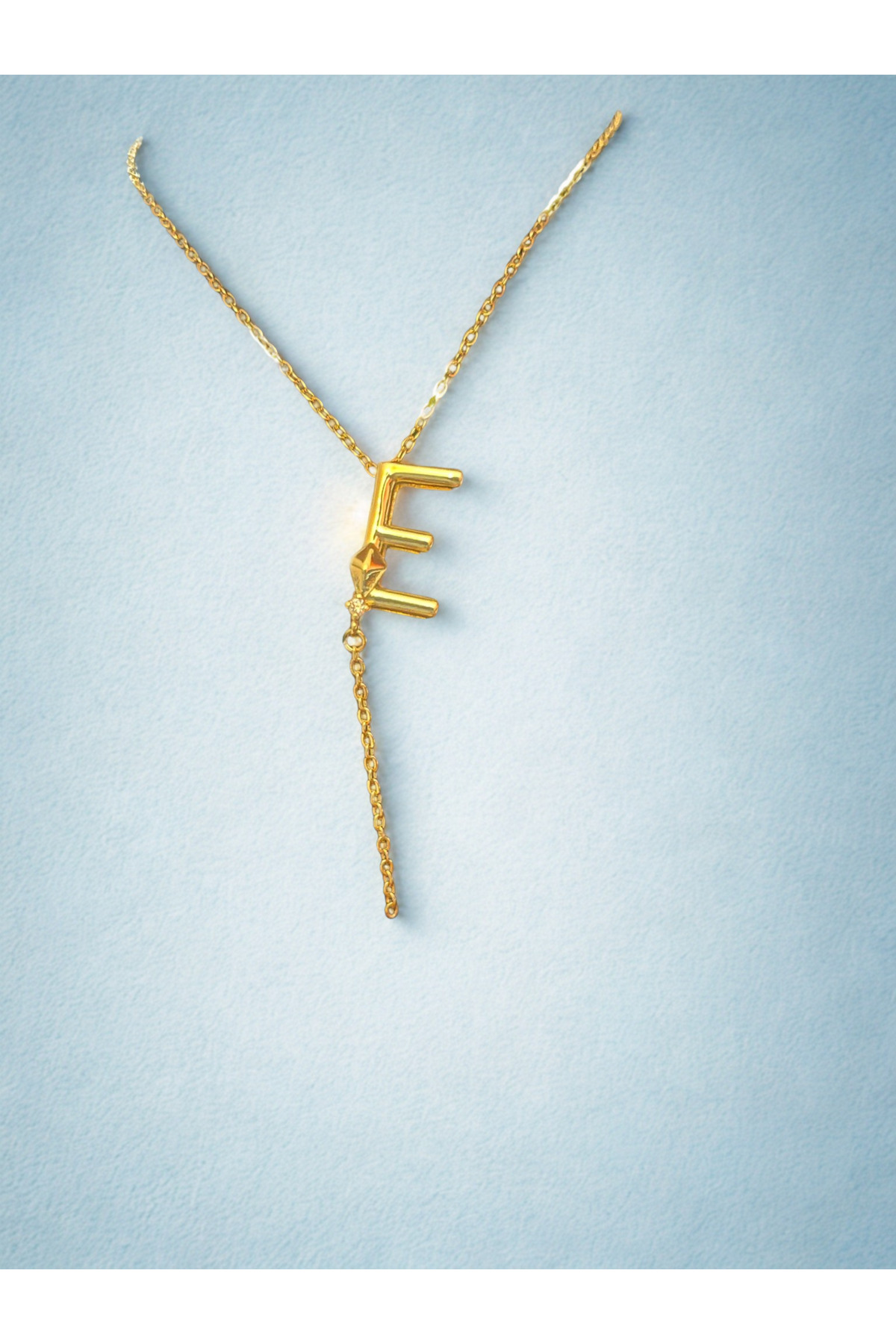 E Harfli Gold Çelik Kolye
