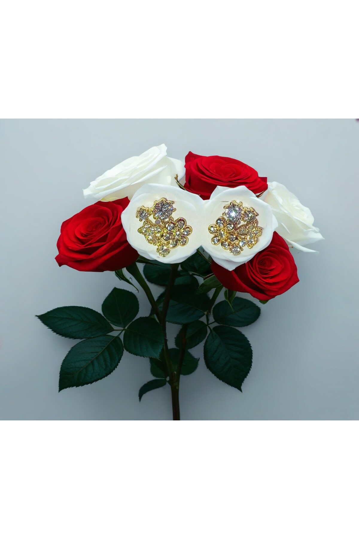 Çiçek Formlu Gold Çelik Küpe