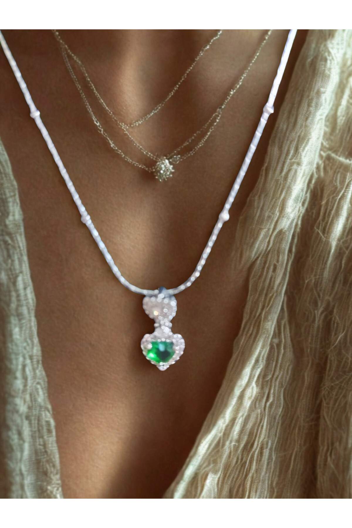 Zümrüt Kalpli Damla Gümüş Renk Çelik Kolye